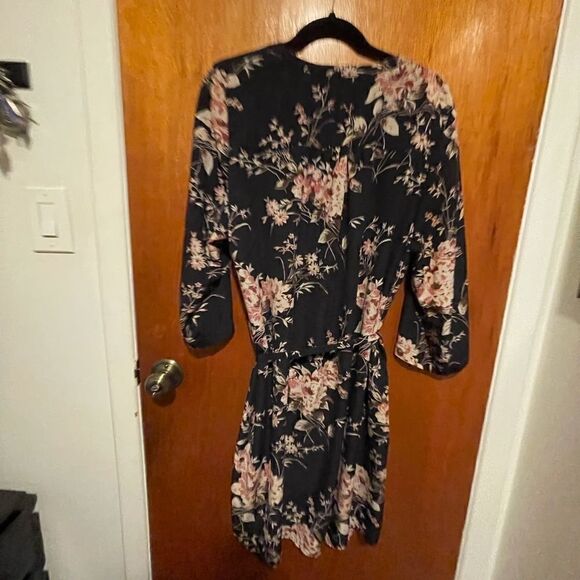Buttoned Down Floral Dress w Belt tie - Picture 6 of 6